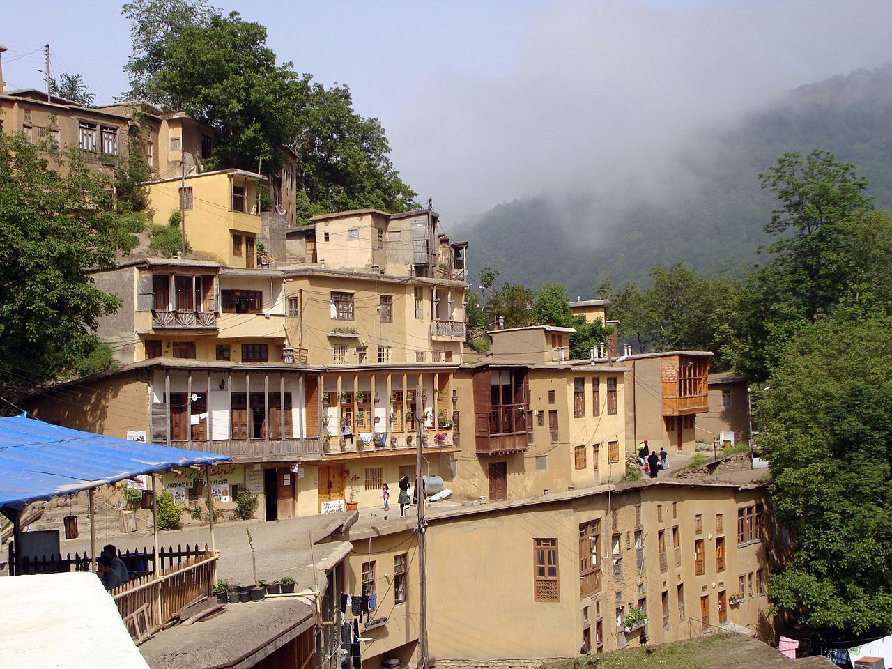 Quando telhados tornam-se ruas: vila histórica de Masuleh, no Irã – ArchDaily Brasil