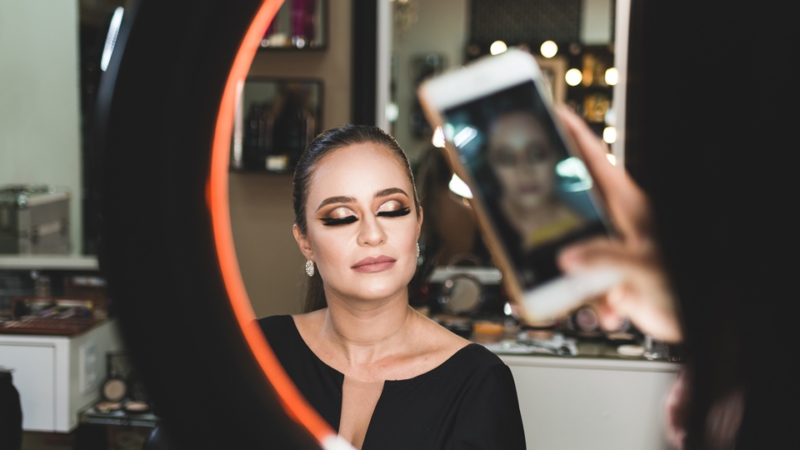 É ético maquiadores postarem fotos editadas de clientes no Instagram? – Metrópoles